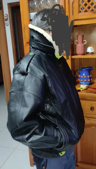 Cazadora Piel Negra con Cuello Borreguito