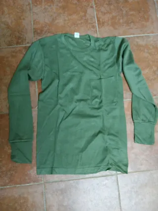 Camiseta verde manga larga militar Talla 44