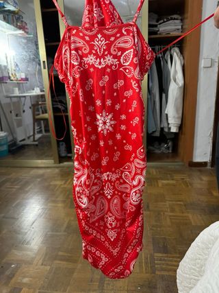 Vestido de verano rojo con estampado