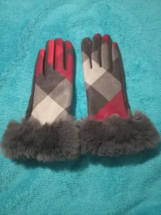 Guantes de cuadros con pelo
