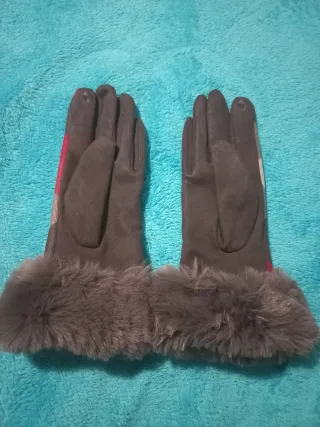Guantes de cuadros con pelo