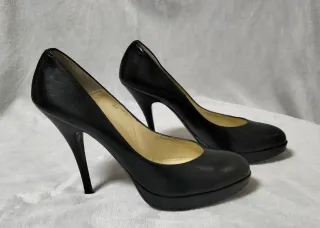 Zapatos de tacón negros talla 44.