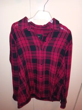 Camicia a quadri rossa e nera