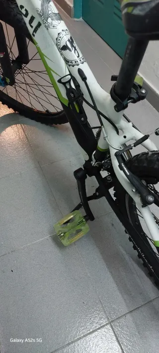 Bicicleta Montaña Blanca y Negra junior