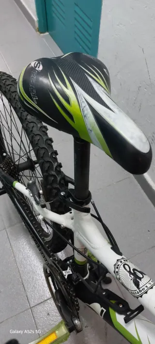 Bicicleta Montaña Blanca y Negra junior