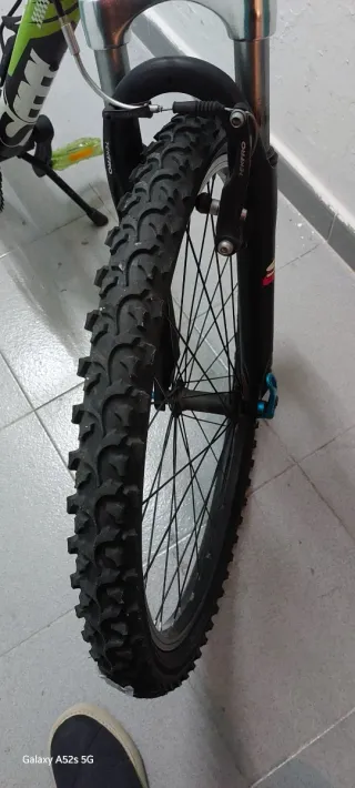 Bicicleta Montaña Blanca y Negra junior