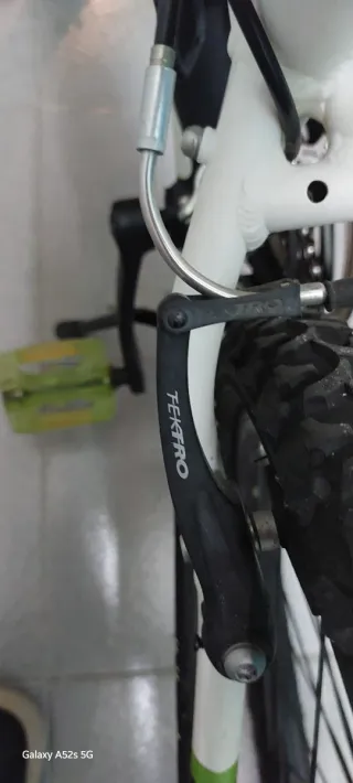 Bicicleta Montaña Blanca y Negra junior