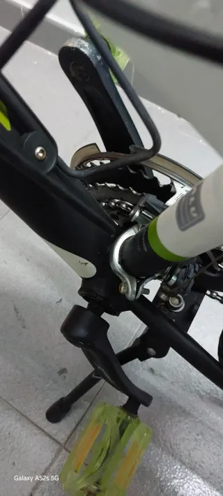 Bicicleta Montaña Blanca y Negra junior