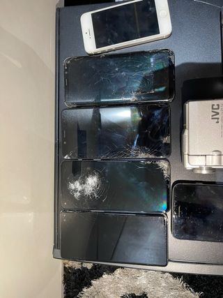 Lotto di 7 cellulari e 2 fotocamere digitali