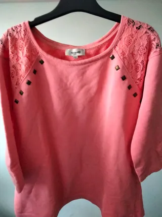 Blusa Rosa Encaje y Tachuelas T-42