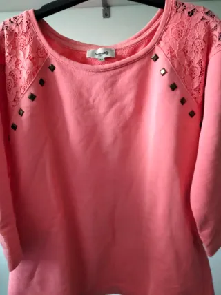 Blusa Rosa Encaje y Tachuelas T-42