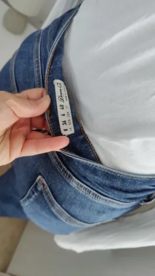 Pantalón vaquero ajustado pitillo con rotos S 36