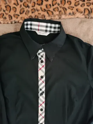 Camicia nera manica lunga con dettagli a quadri