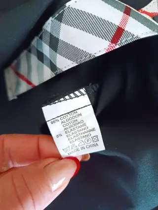 Camicia nera manica lunga con dettagli a quadri