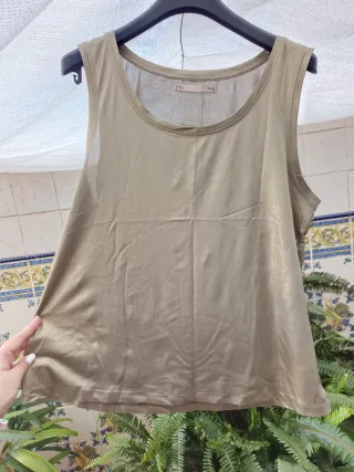 Camiseta dorada brillante sin mangas