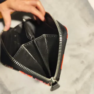 Portafogli Guess con stampa floreale nera