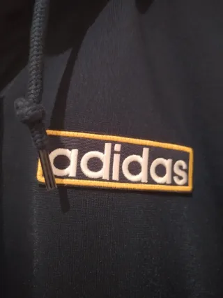 Chaqueta Adidas azul y amarilla