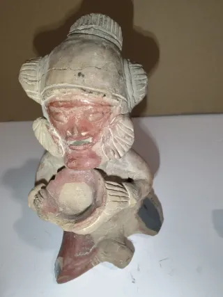 Tres figurillas precolombinas