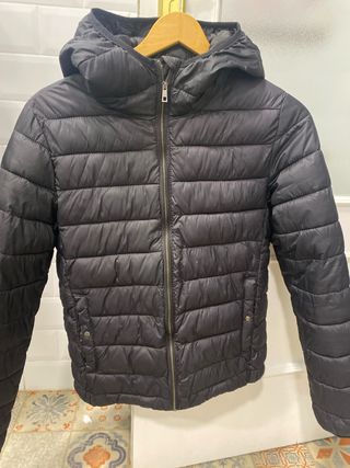 Plumas negro con capucha