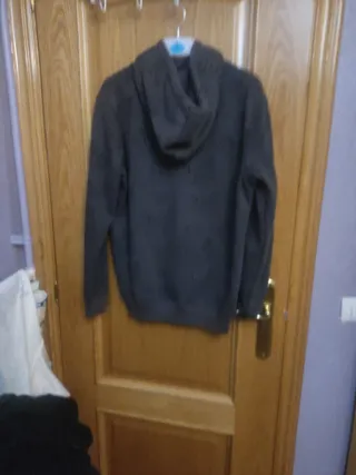 Sudadera polinesia gris y negra