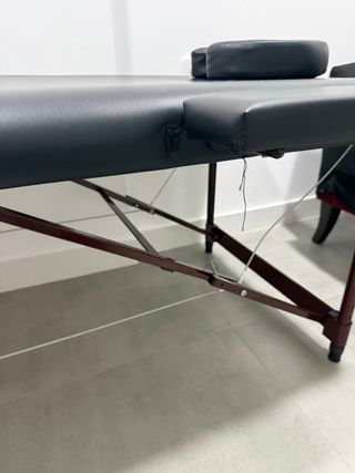 camilla plegable negra y burdeos