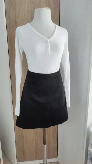Elegante minifalda estilo piel pelo corto Zara S