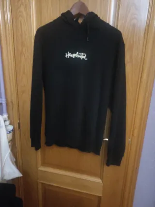 Sudadera con capucha negra