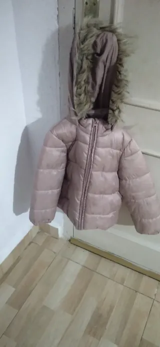 Chaqueta niña con capucha y pelo