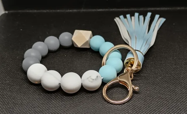 Llavero con borla de silicona