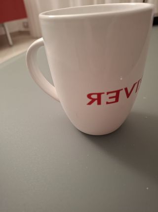 Taza Wind River con logo rojo