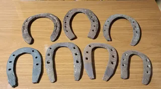 Herraduras de metal para caballos