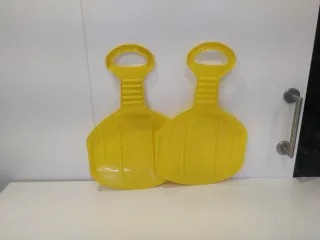 Pala trineo para nieve amarilla