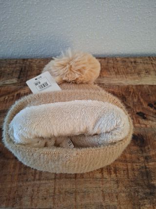 Gorro Burton beige suave con pompón Talla unica