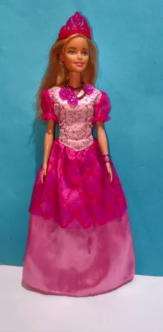 Barbie con abiti da festa