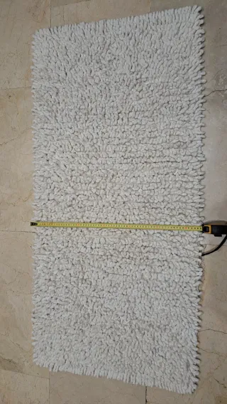 Alfombra de pie de cama . Medidas 65x135cm