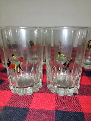 Set de 6 vasos con diseño
