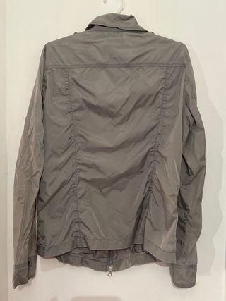 Chaqueta Benetton impermeable fina gris