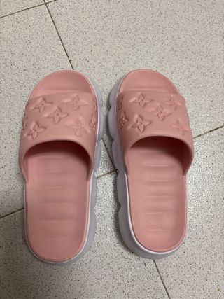 Chanclas rosas con plataforma