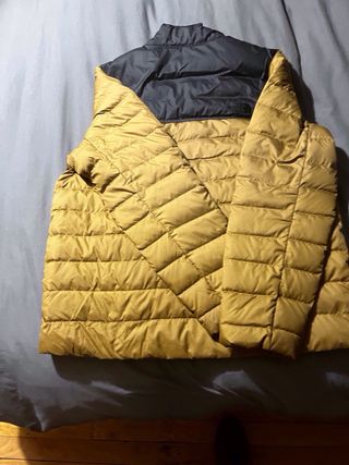 Chaqueta The North Face Plumas Marrón y Negra.