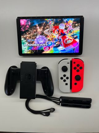 Nintendo Switch OLED + Mario Kart 8 Deluxe