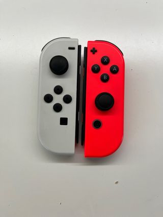 Nintendo Switch OLED + Mario Kart 8 Deluxe