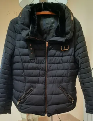 Cazadora acolchada negra Zara  Talla XL
