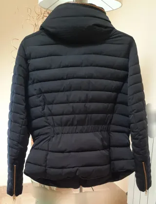 Cazadora acolchada negra Zara  Talla XL
