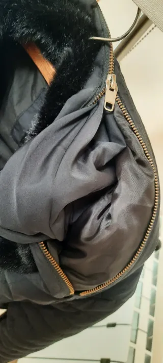 Cazadora acolchada negra Zara  Talla XL