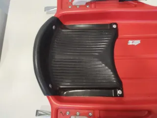 Trineo rojo con asiento y asas hierro