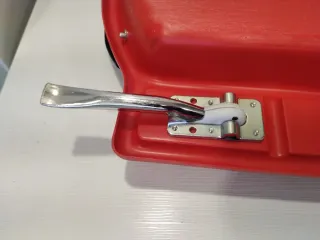 Trineo rojo con asiento y asas hierro