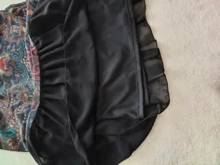 Vestido estampado con volante gasa