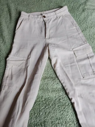 Pantalones cargo beige
