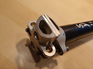 Tija Syncros 26,8mm x 330mm Hardcore Negra