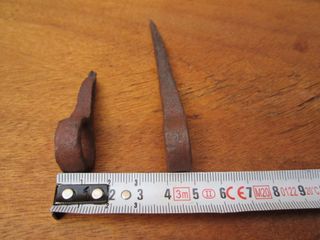 Cerrojo antiguo con agarre curvo, 19.5 cm.